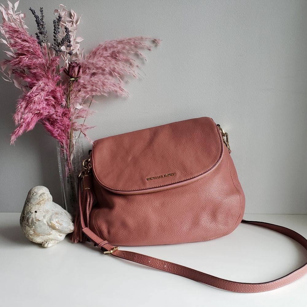 Michael Kors leather shoulder bag with crossbody strap and lots of pockets